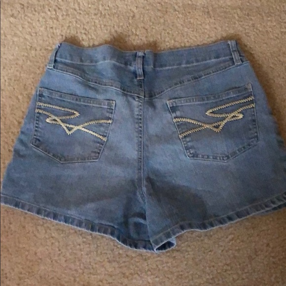 Denim Maternity Shorts - Picture 2 of 2